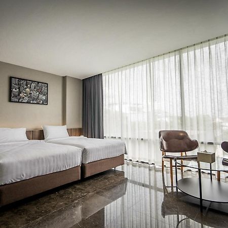 Onix Hotel Bangkok Exterior foto